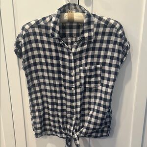 Old Navy White and Blue Short Sleeve Button Down Shirt size small